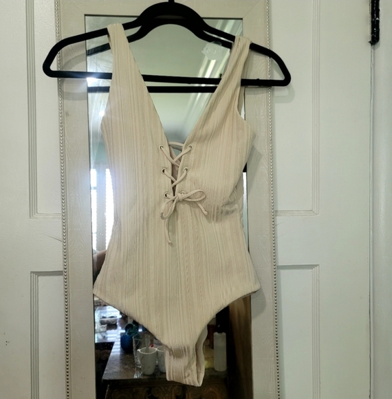 NEW TAVIK/REVOLVE Roan Slinky Ribbed One-Piece Swimsuit IN tapioca XS - Picture 7 of 15